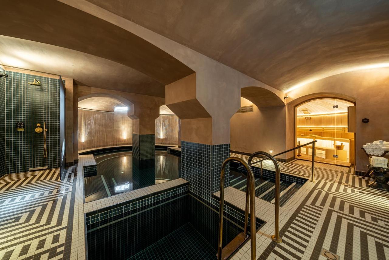 Botaniq Castle Of Tura - Small Luxury Hotels Of The World Exteriör bild