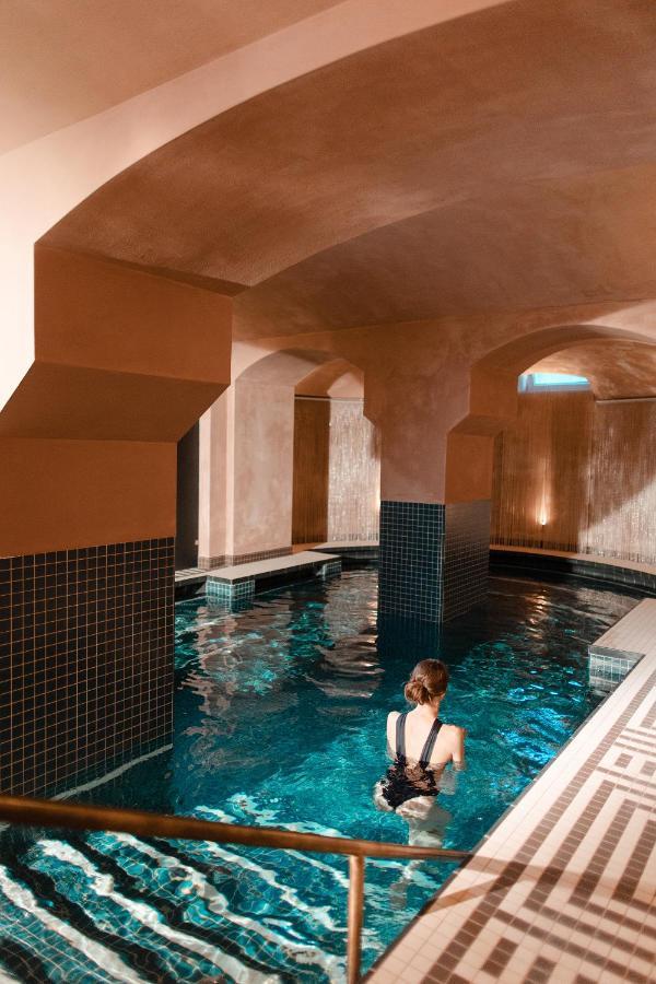 Botaniq Castle Of Tura - Small Luxury Hotels Of The World Exteriör bild